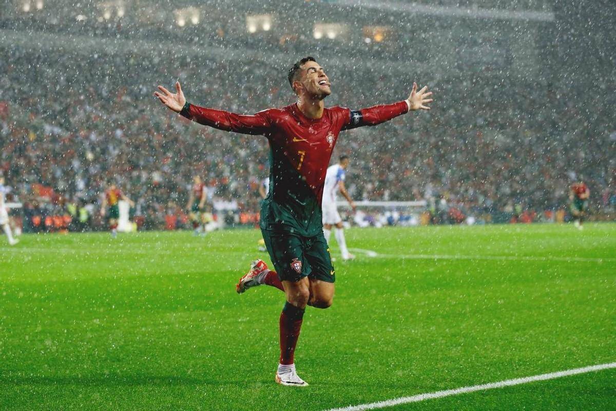 爱游戏平台-C罗连续十场比赛得分超过重返赛场，尤文图斯不断突破！比赛高潮迭起的简单介绍