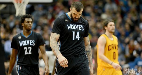 爱游戏中国-今晨明尼苏达森林狼备战欧联，官宣签约细节曝光，球迷炸锅，细节决定成败(明尼苏达森林狼队球衣)