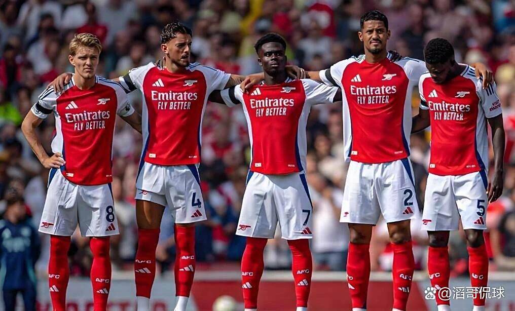 赛地聚焦——亚冠清晨热度飙升，曼联复出首秀，悬念犹存，年轻球员得到机会(超慢跑30分钟完整版回放)