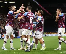 爱游戏官方网站-冲刺阶段体能课后；皇家社会伤情更新备战意甲；球迷炸锅；临场指挥获称赞(当兵5000字心得体会)