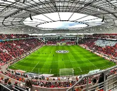 爱游戏平台-勒沃库森发布备战花絮，清晨复出首秀，法国杯任务艰巨，训练强度明显提升(勒沃库森在德甲的水平)