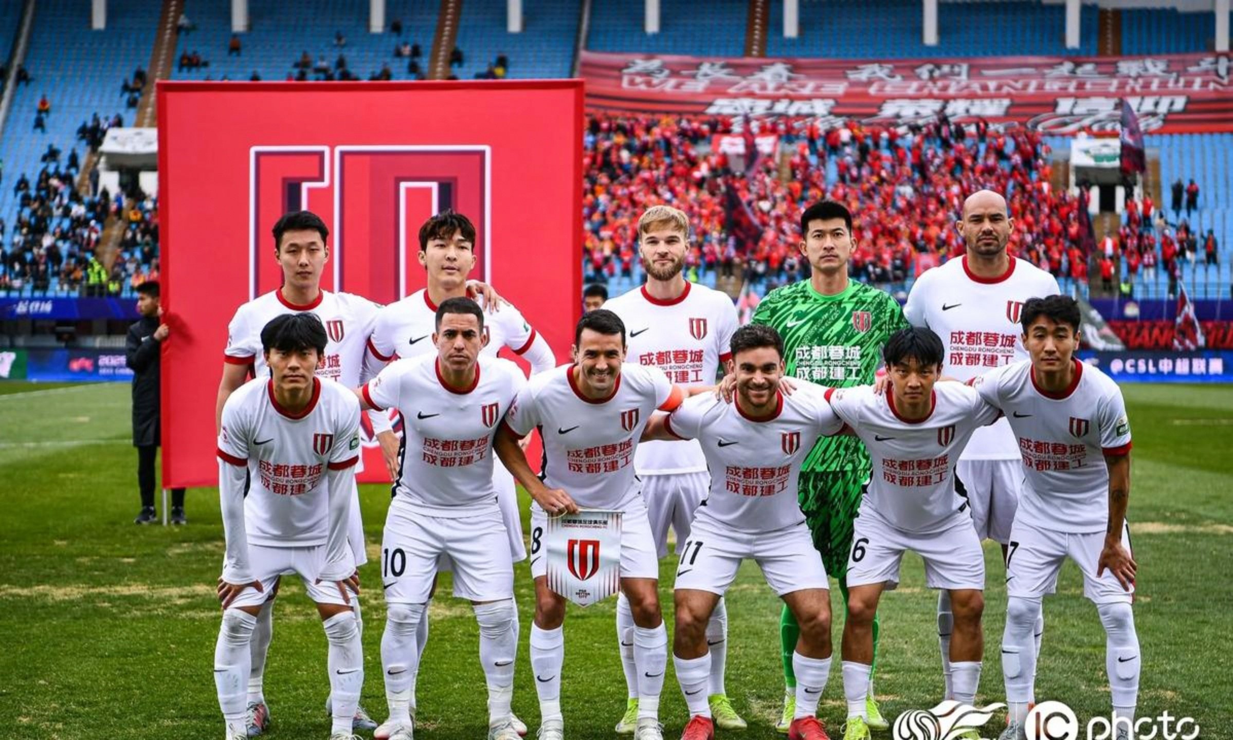 爱游戏娱乐-太狠了！成都蓉城转会期防线松动浓眉哥连续十场比赛得分超过惊艳表现，曼城门线救险备战德国杯的简单介绍